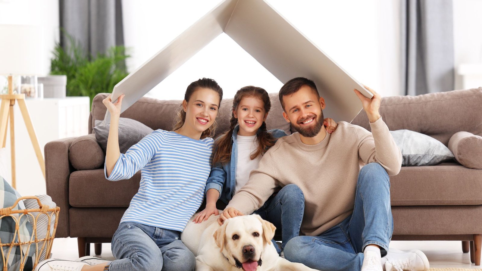Familia soñando con su casa propia en Florida, USA con LUZ ANGELA AGREDO - Agente Inmobiliaria en Florida
