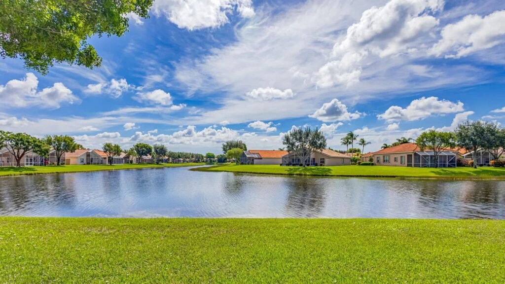 Vecindario Residencial en Boynton Beach, Florida LUZ ANGELA AGREDO - Agente Inmobiliaria en Florida