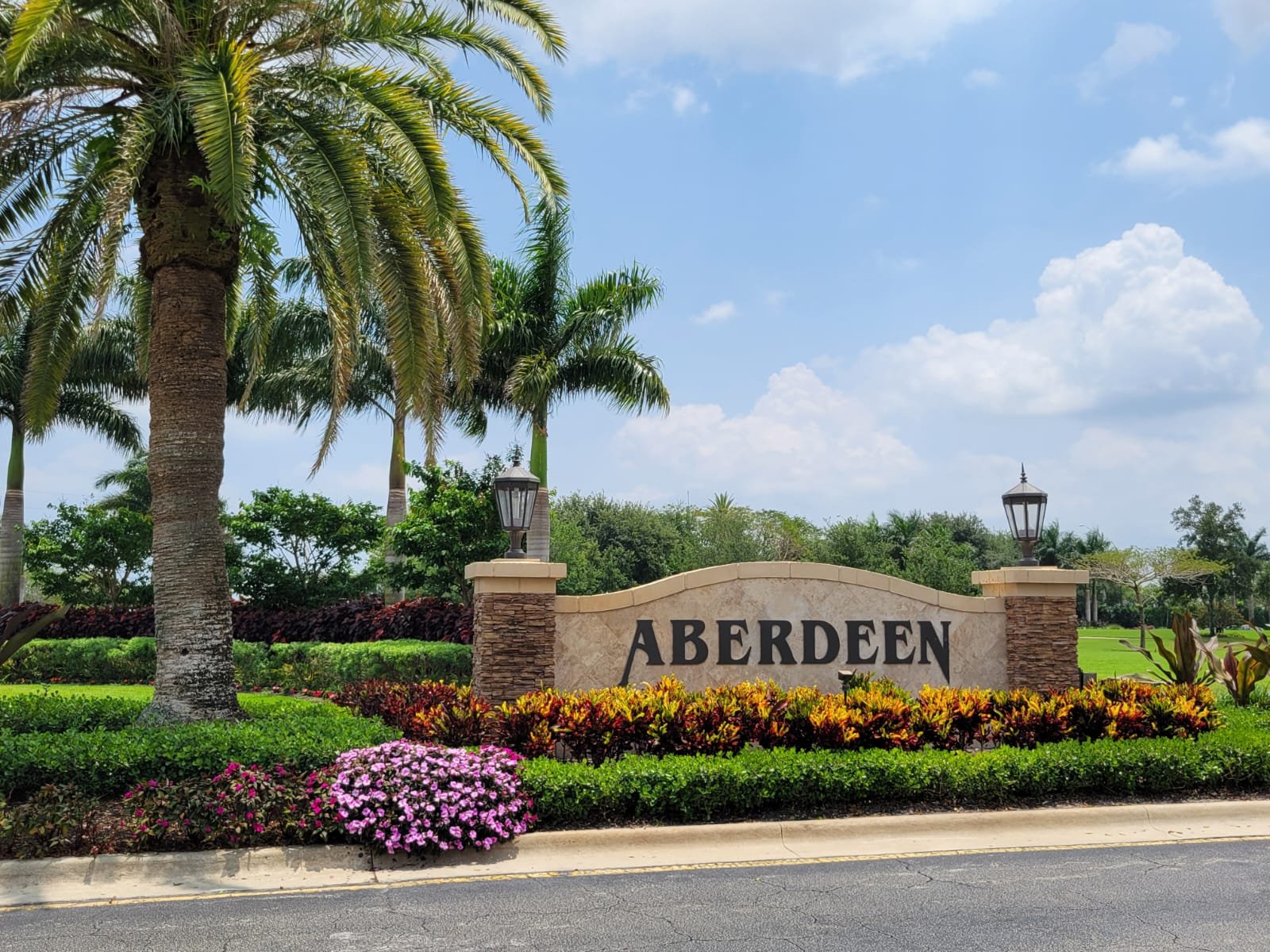 Entrada a Aberdeen Country Club | Luz Angela Agredo, Agente Inmobiliaria en Florida