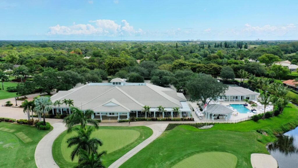 Comunidad residencial de lujo en East Boynton Beach, Florida. Lujoso delray dunes golf and beach club | Luz Angela Agredo, Agente Inmobiliario en Florida