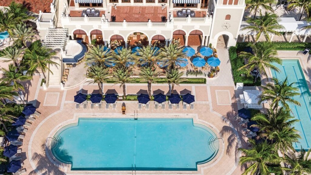 Vista aérea del campo de golf en The Breakers, Palm Beach, Florida