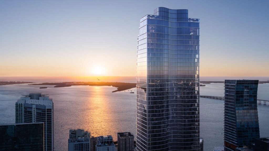 Fachada del edificio The Residences At 1428 Brickell con diseño arquitectónico innovador.