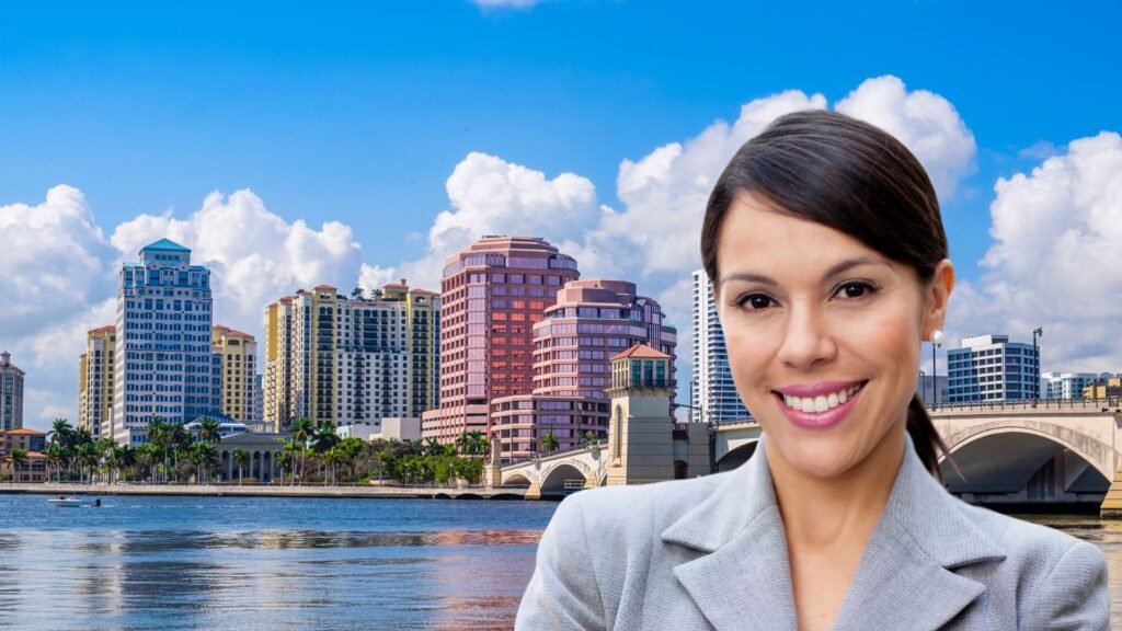 Carreras que NO se homologan para trabajar en la Florida: Guía 2025 para profesionales que buscan establecerse en Palm Beach, Florida 2 Mujer latina profesional en Florida sin necesidad de homologación