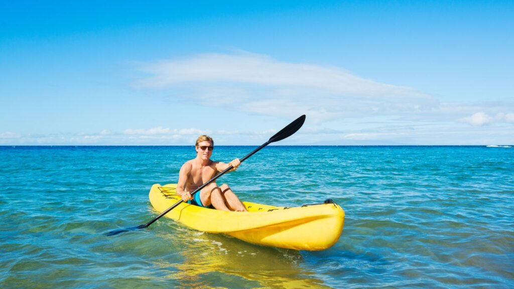 Personas practicando deportes acuáticos en Palm Beach, parte del estilo de vida náutico