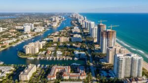 Consejos y Tendencias en Bienes Raíces en Florida | LUZ ANGELA AGREDO - Agente Inmobiliaria en Florida 2 Vista aerea de Palm Beach, Florida, el mercado inmobiliario se mantiene fuerte.