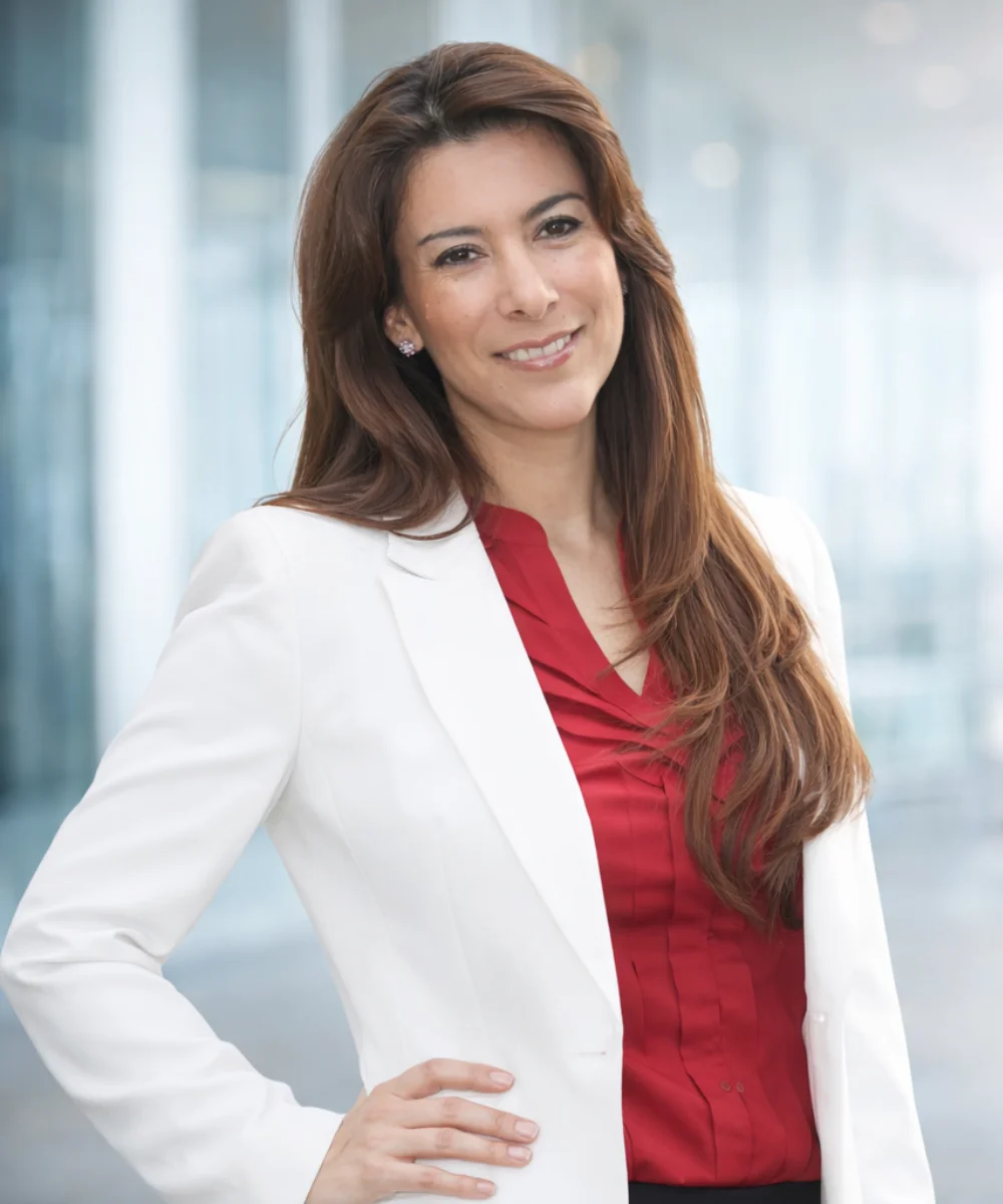 Luz Angela Agredo asesora experta en inversiones inmobiliarias comerciales en Florida para dispositivos móviles.